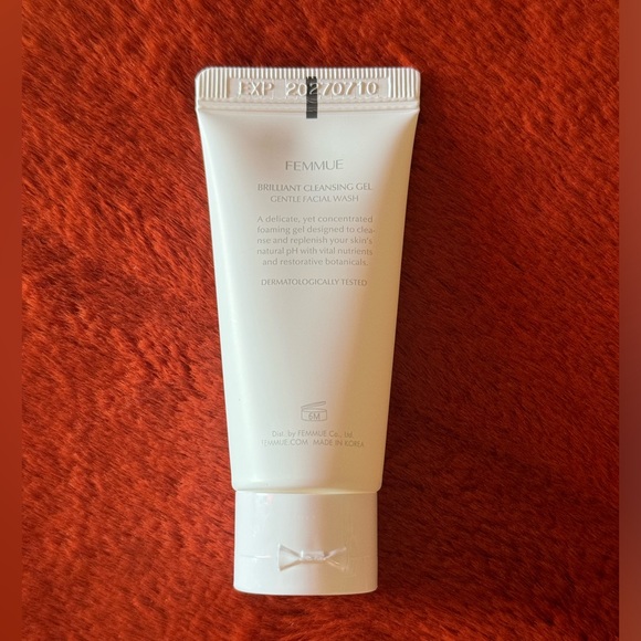FEMMUE | Brilliant Cleansing Gel - Picture 4 of 4